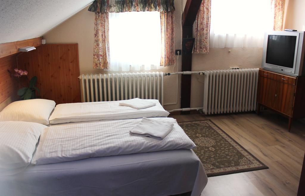 Erika Vendeghaz Hotell Szentendre Exteriör bild
